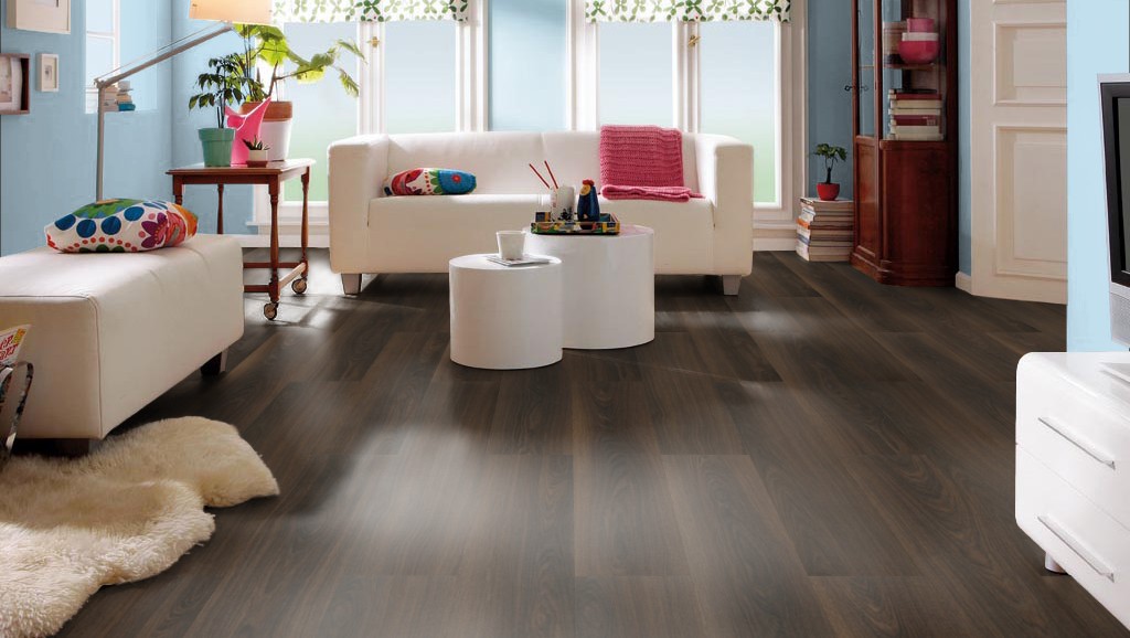 Ламинат Haro Tritty 100 Gran Via 4V дуб дымчатый агатовый 526706 фото в интерьере Ламинат Haro Tritty 100 Gran Via 4V дуб дымчатый агатовый 526706 фото в интерьере